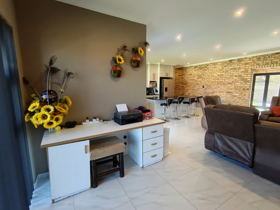 3 Bedroom Property for Sale in Wavecrest Eastern Cape